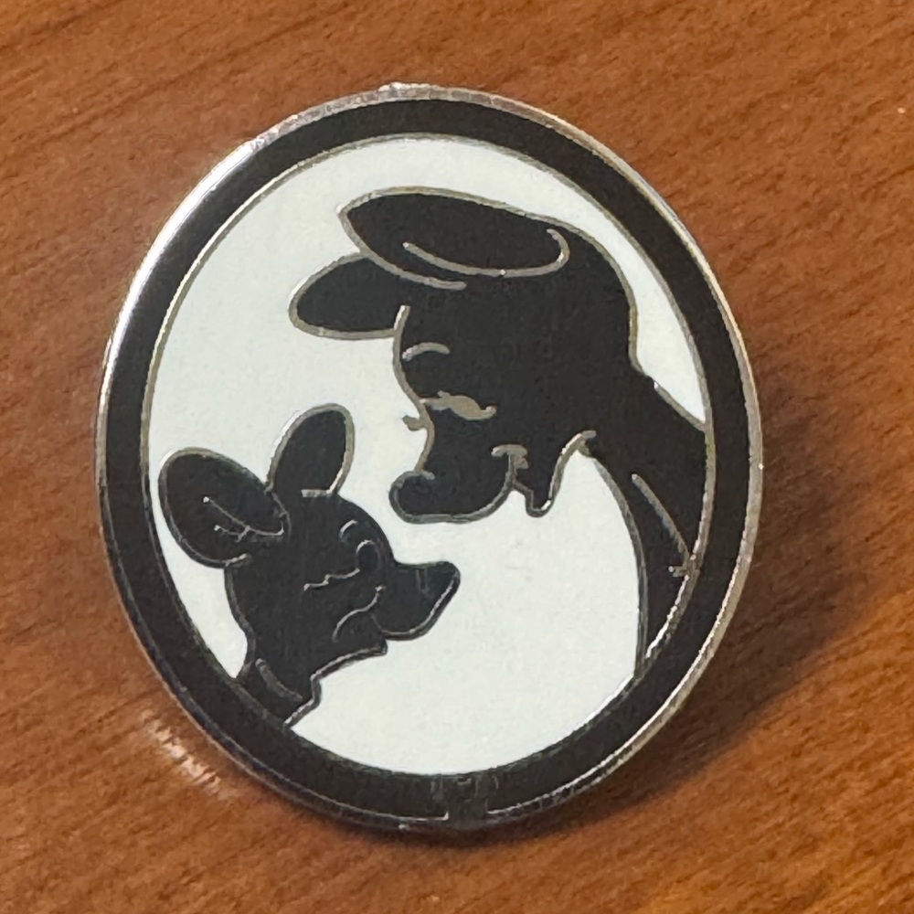 5/$25 Winnie the Pooh - Kanga and Roo Pin